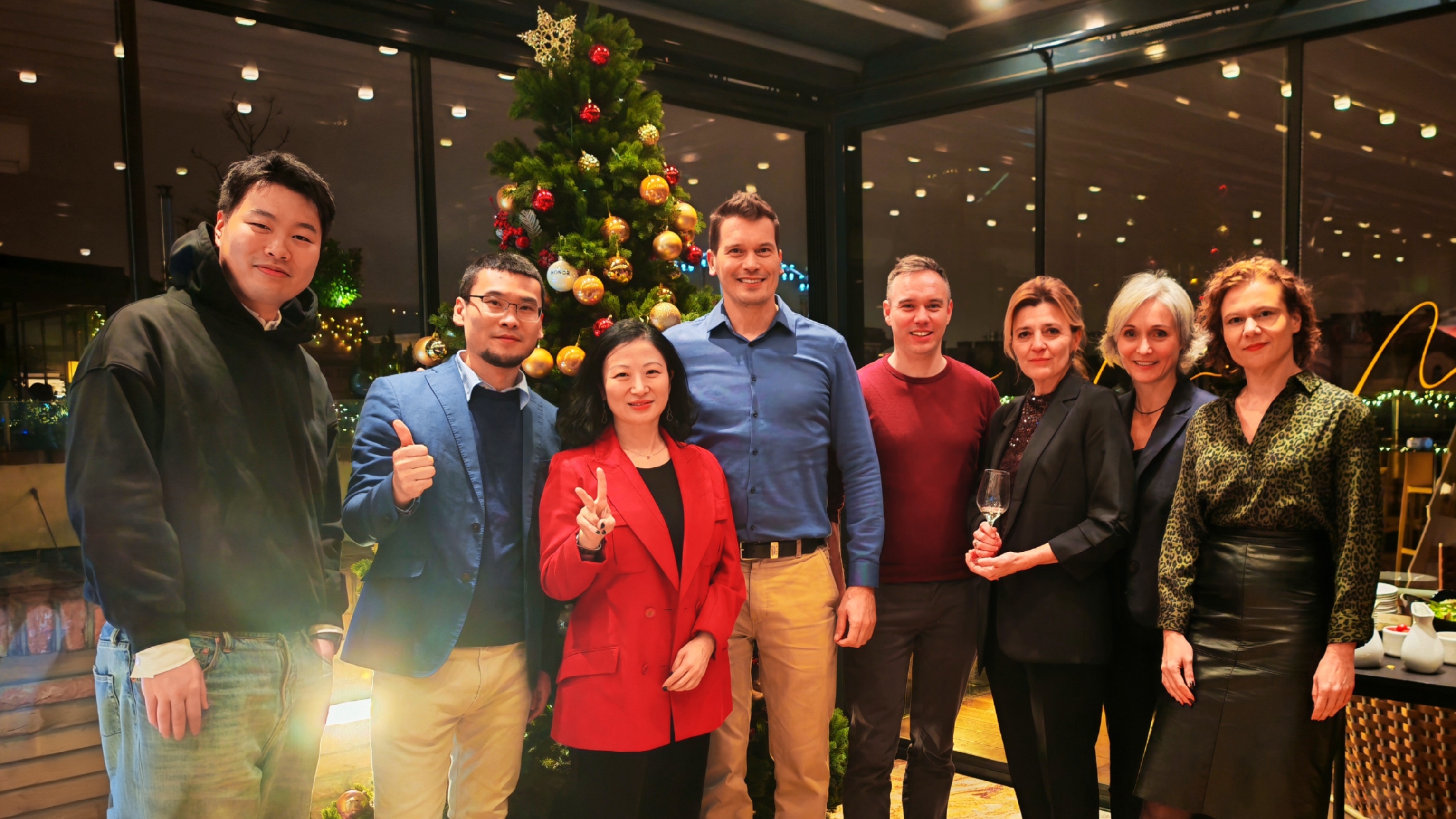 Chapter 4 Hungary Hosts HONOR’s Year-End Event ‘HONOR Moments’